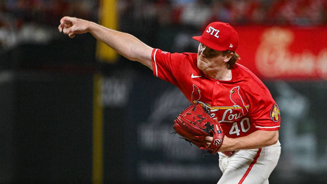 Jun 5, 2026; St. Louis, Missouri, USA; St. Louis Cardinals pitcher Hunter Dobbins (40) pitches against the Cincinnati Reds during the ninth inning at Busch Stadium. Mandatory Credit: Jeff Curry-Imagn Images