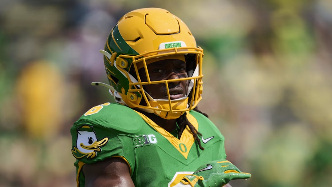 Oregon Ducks running back Noah Whittington warms up before a game against the Montana State Bobcats at Autzen Stadium.