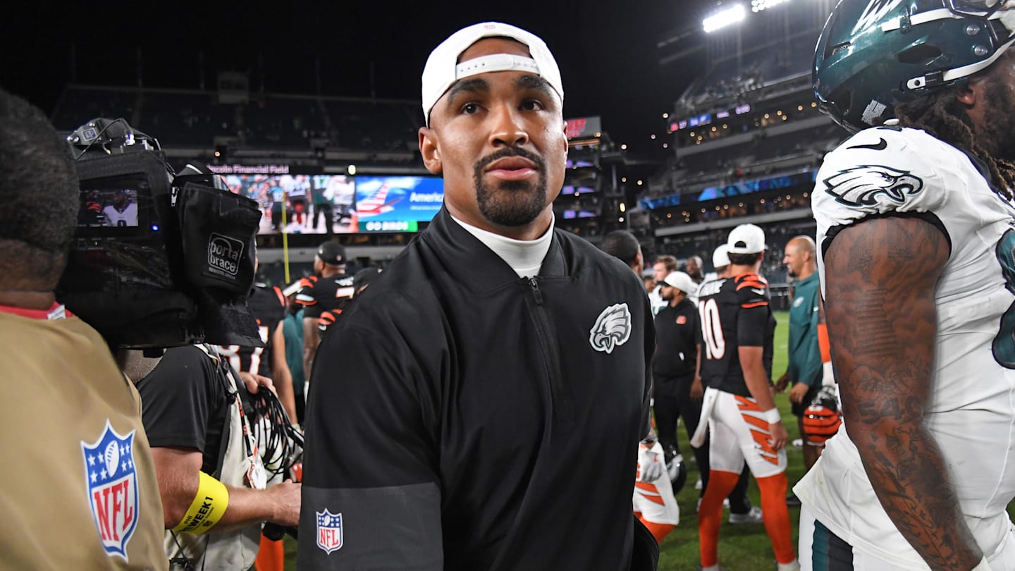 Eagles Quarterback Jalen Hurts Prepares 2025 Season Milestones