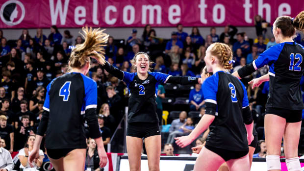 Dike-New Hartford volleyball