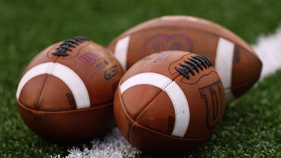 Sports Illustrated’s preseason Top 25 college football rankings will be released one by one through Aug. 22. | Jeff Hanisch-Imagn Images