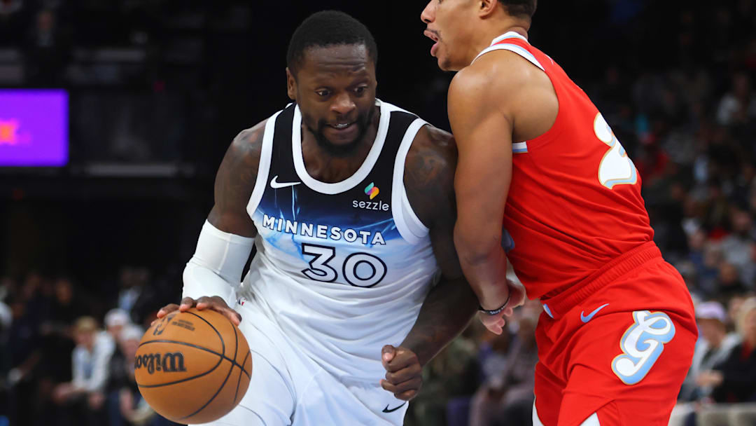 Julius Randle dribbles the basketball