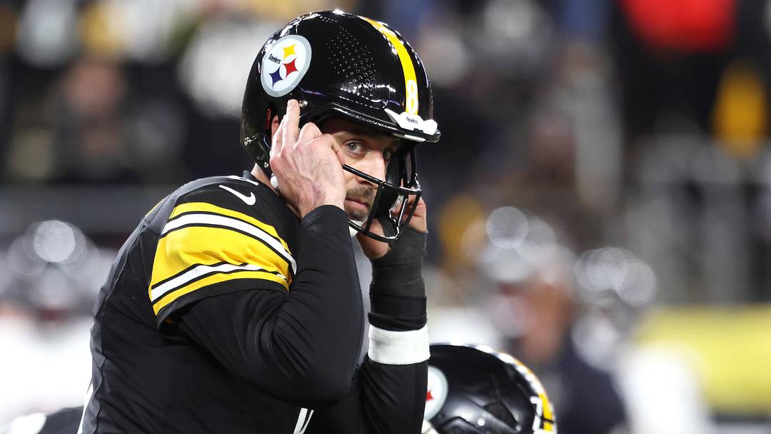 Jan 12, 2026; Pittsburgh, PA, USA; Pittsburgh Steelers quarterback Aaron Rodgers (8) audibles during the second half of an AFC Wild Card Round game against the Houston Texans at Acrisure Stadium. Jan 12, 2026; Pittsburgh, PA, USA; Pittsburgh Steelers quarterback Aaron Rodgers (8) audibles during the second half of an AFC Wild Card Round game against the Houston Texans at Acrisure Stadium.