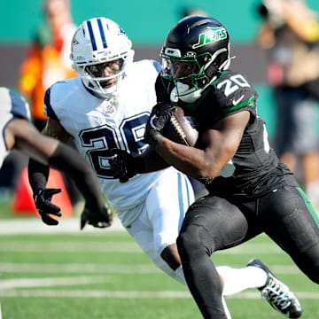 New York Jets running back Breece Hall (20), runs with the ball, Sunday, October 5, 2025.