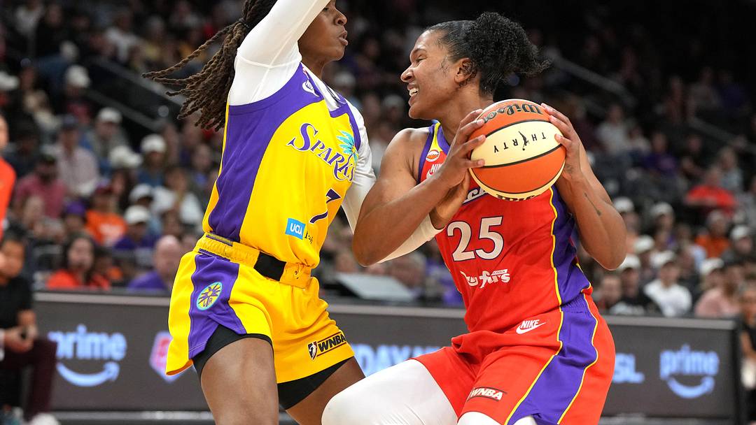 May 21, 2026; Phoenix, Arizona, USA; Phoenix Mercury forward Alyssa Thomas (25) drives against Los Angeles Sparks guard Ariel Atkins (7) in the second half at Mortgage Matchup Center. Mandatory Credit: Rick Scuteri-Imagn Images May 21, 2026; Phoenix, Arizona, USA; Phoenix Mercury forward Alyssa Thomas (25) drives against Los Angeles Sparks guard Ariel Atkins (7) in the second half at Mortgage Matchup Center. Mandatory Credit: Rick Scuteri-Imagn Images