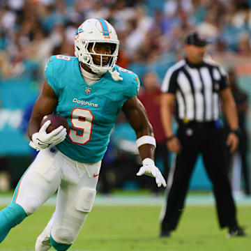 Miami Dolphins tight end Jonnu Smith (9) runs with the football against the Washington Commanders during the first quarter of a preseason game at Hard Rock Stadium.