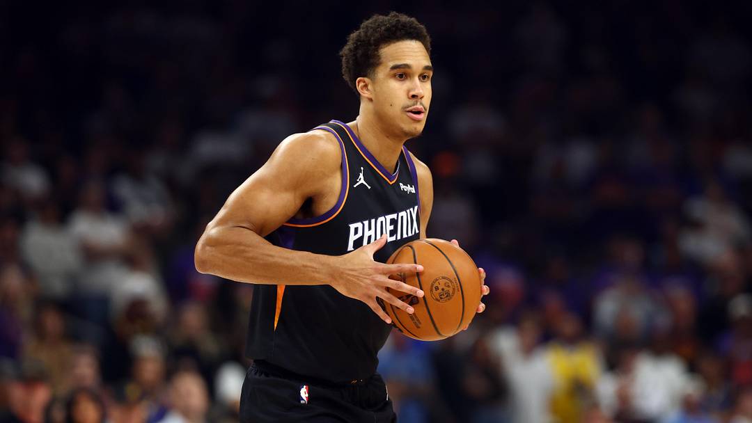 Apr 17, 2026; Phoenix, Arizona, USA; Phoenix Suns forward Oso Ighodaro (11) against the Golden State Warriors during the play-in rounds of the 2026 NBA Playoffs at Mortgage Matchup Center. Mandatory Credit: Mark J. Rebilas-Imagn Images