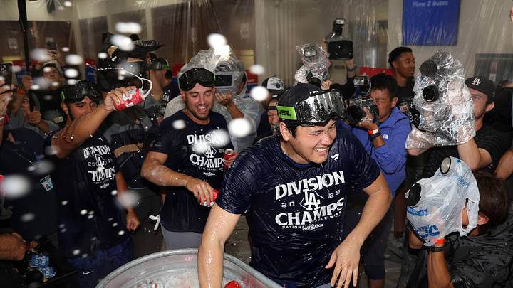 Shohei Ohtani celebra con los Dodgers el Campeonato de la División Oeste de la Liga Nacional Shohei Ohtani celebra con los Dodgers el Campeonato de la División Oeste de la Liga Nacional
