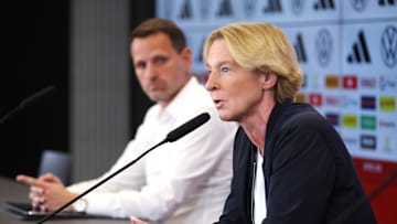 Martina Voss-Tecklenburg und Joti Chatzialexiou