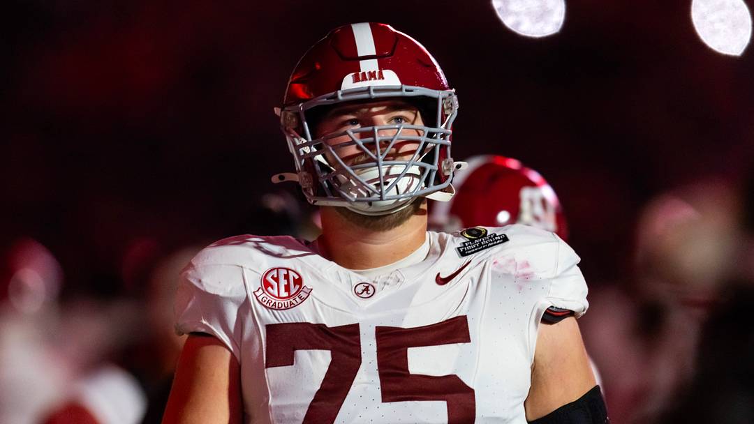 Alabama Crimson Tide offensive lineman Wilkin Formby (75) against the Oklahoma Sooners during the CFP National Playoff First Round at Gaylord Family Oklahoma Memorial Stadium.
