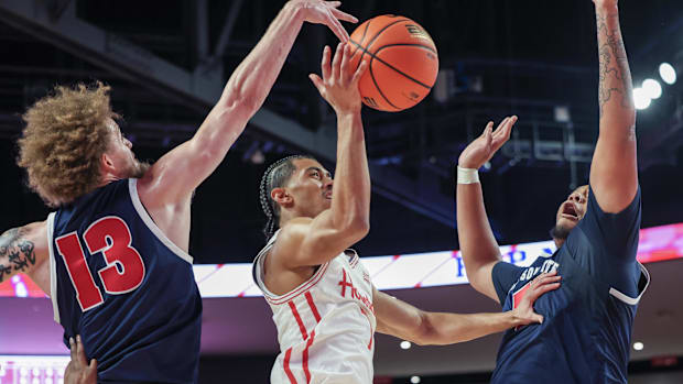 Guard Milos Uzan (7) transferred from Oklahoma to Houston in the offseason.