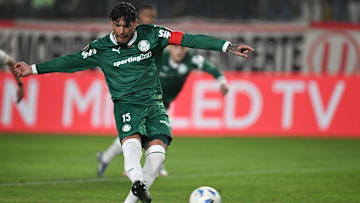 Gustavo Gómez abriu o placar para o Palmeiras em Lima