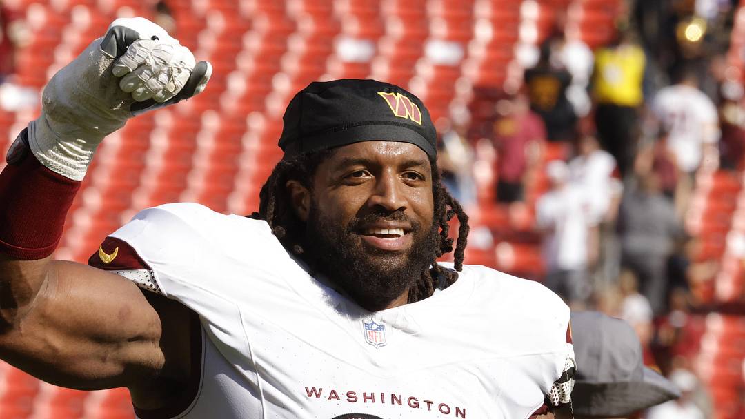 Sep 7, 2025; Landover, Maryland, USA; Washington Commanders defensive end Deatrich Wise Jr. (91) walks off the field after the game against the New York Giants at Northwest Stadium. Mandatory Credit: Amber Searls-Imagn Images