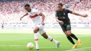 Hat im Duell mit Dan-Axel Zagadou (l.) das Nachsehen: Alassane Plea