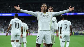 Bellingham marca e garante 100% do Real Madrid na fase de liga