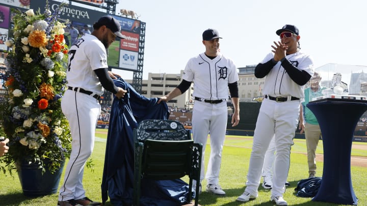 Tigres regalan a Miguel Cabrera unas zapatillas Jordan hechas con