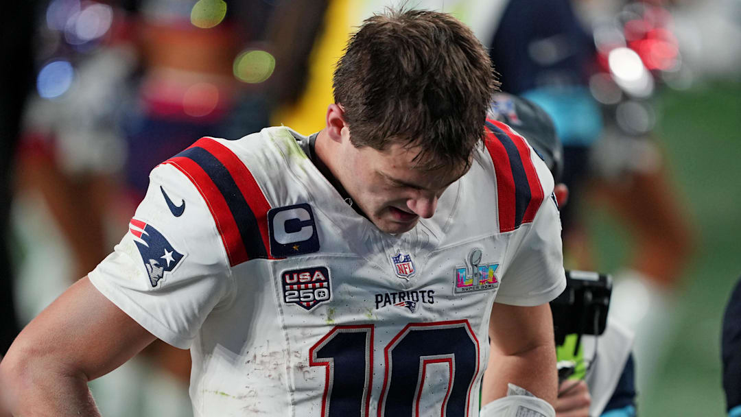 New England Patriots quarterback Drake Maye (10)