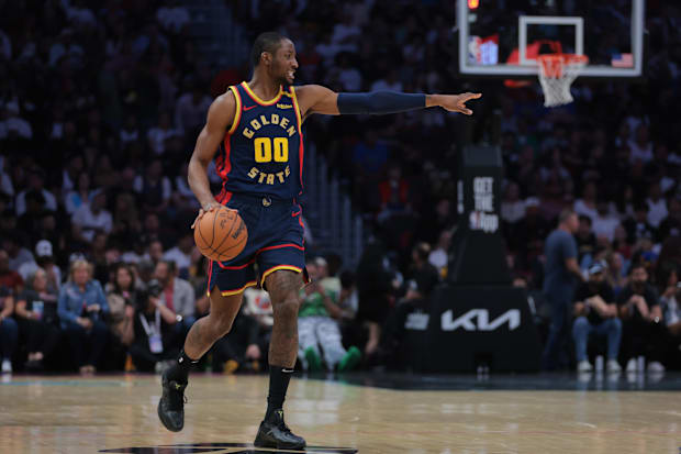 Golden State Warriors forward Jonathan Kuminga (00)