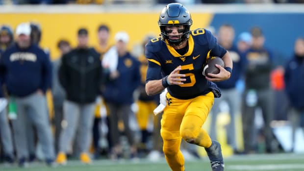 West Virginia quarterback Garrett Greene (6) carries the ball on a touchdown run. Kareem Elgazzar/The Enquirer / USA TODAY