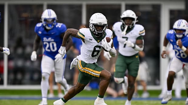 Baylor Bears wide receiver Ashtyn Hawkins (6) runs with the ball during the game between the SMU Mustangs