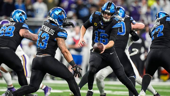 Detroit Lions quarterback Jared Goff (16) hands the ball to running back Craig Reynolds (13) against Minnesota Vikings during the first half at Ford Field in Detroit on Sunday, Jan. 5, 2025.