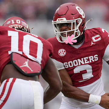 Oklahoma safety Robert Spears-Jennings celebrates with linebacker Kip Lewis.