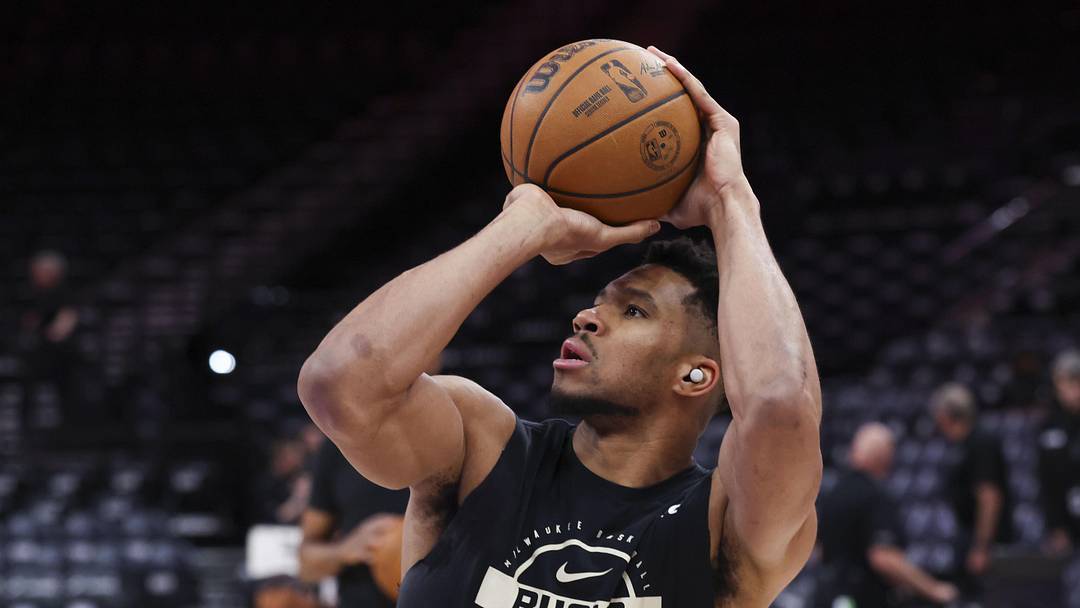 Mar 19, 2026; Salt Lake City, Utah, USA; Milwaukee Bucks forward Giannis Antetokounmpo (34) warms up before the game against the Utah Jazz at Delta Center. Mandatory Credit: Rob Gray-Imagn Images Mar 19, 2026; Salt Lake City, Utah, USA; Milwaukee Bucks forward Giannis Antetokounmpo (34) warms up before the game against the Utah Jazz at Delta Center. Mandatory Credit: Rob Gray-Imagn Images