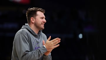 Phoenix Suns v Los Angeles Lakers