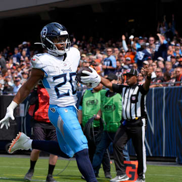 Tennessee Titans running back Tony Pollard (20) runs for a touchdown against he Chicago Bears at Soldier Field in Chicago, Ill., Sunday, Sept. 8, 2024.