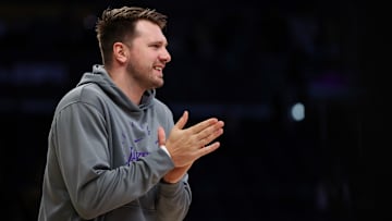 Phoenix Suns v Los Angeles Lakers