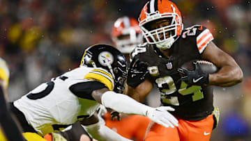 Cleveland Browns running back Nick Chubb (24) 