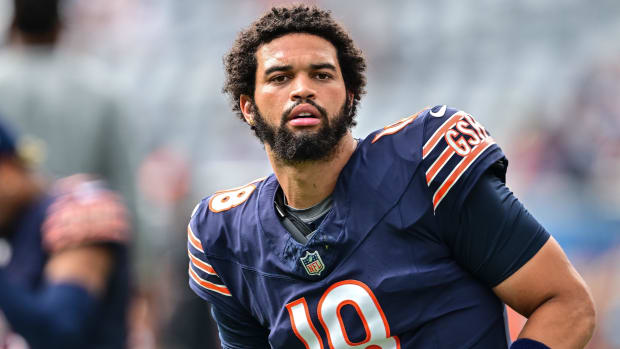 Chicago Bears quarterback Caleb Williams warms up.