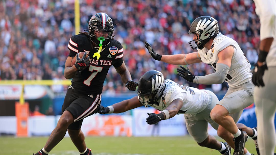 Jan 1, 2026; Miami Gardens, FL, USA; Texas Tech Red Raiders tight end Terrance Carter Jr. (7) runs with the ball against the Oregon Ducks during the second half of the 2025 Orange Bowl and quarterfinal game of the College Football Playoff at Hard Rock Stadium. Mandatory Credit: Sam Navarro-Imagn Images