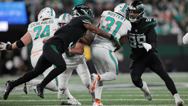 Nov 24, 2023; East Rutherford, New Jersey, USA; Miami Dolphins running back Raheem Mostert (31) is