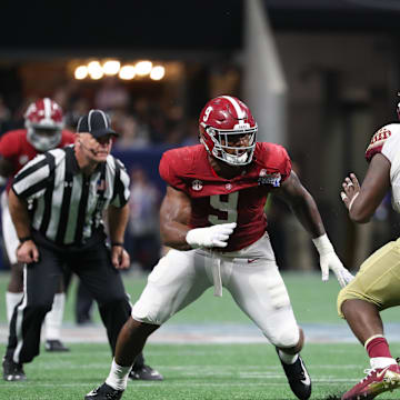Sep 2, 2017; Atlanta, GA, USA; Alabama Crimson Tide defensive lineman Da'Shawn Hand (9) plays against Florida State Seminoles offensive lineman Derrick Kelly II (74) in their game at Mercedes-Benz Stadium. Mandatory Credit: Jason Getz-Imagn Images