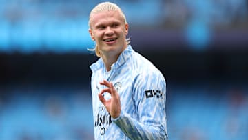 Erling Haaland est titulaire avec Manchester City.