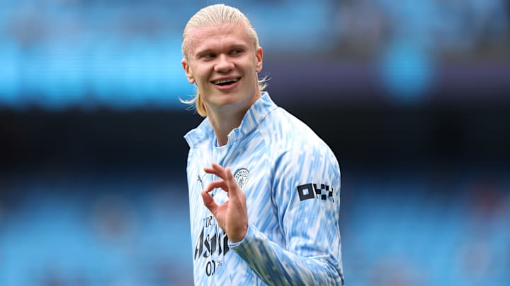 Erling Haaland est titulaire avec Manchester City.