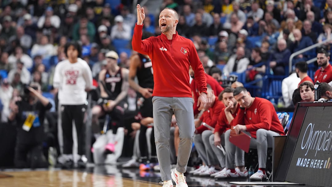 Mar 21, 2026; Buffalo, NY, USA; Louisville Cardinals head coach Pat Kelsey reacts in the first half against the Michigan State Spartans during a second-round game of the NCAA Tournament. Mar 21, 2026; Buffalo, NY, USA; Louisville Cardinals head coach Pat Kelsey reacts in the first half against the Michigan State Spartans during a second-round game of the NCAA Tournament.