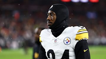 Pittsburgh Steelers v Cleveland Browns