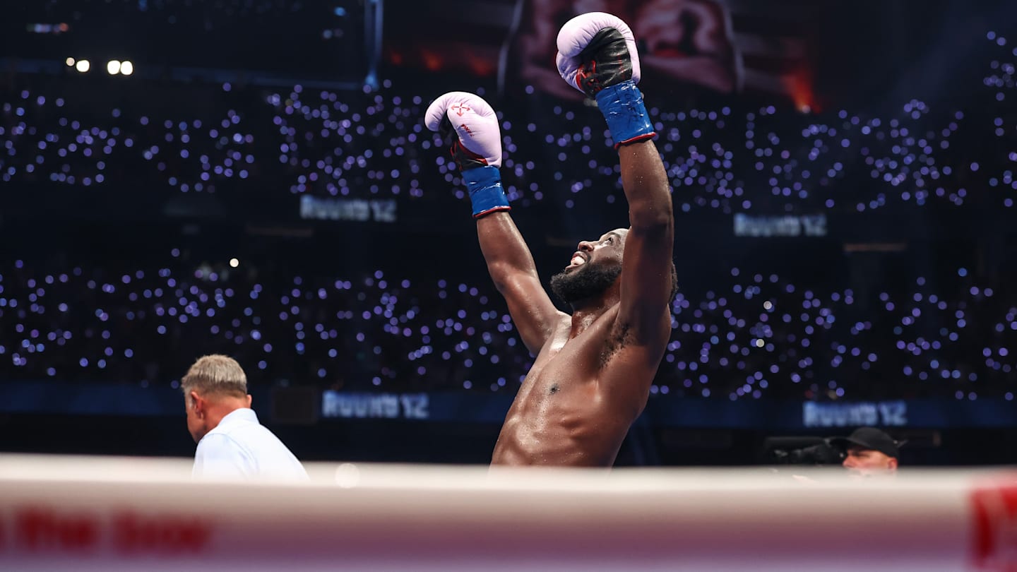 By Defeating Canelo Alvarez, Terence Crawford Is Now a Boxing Legend