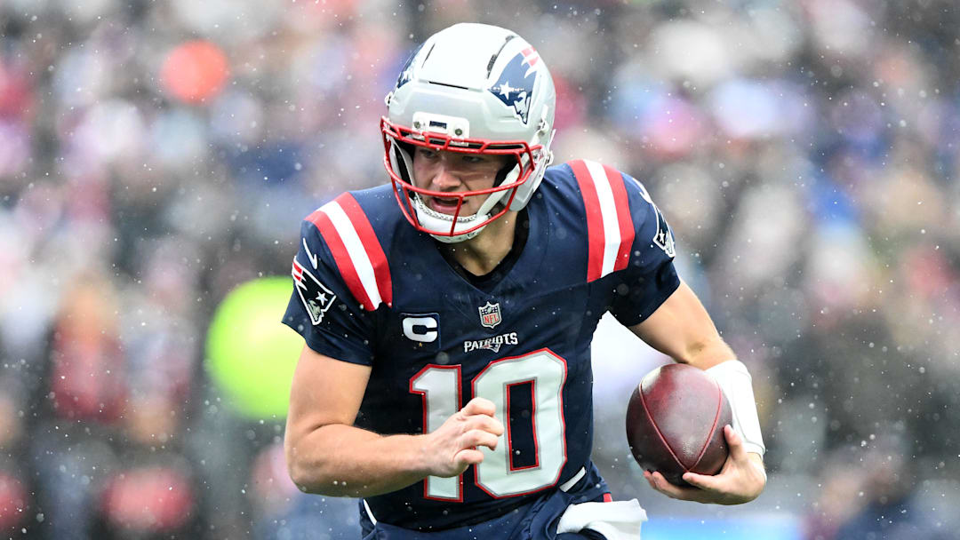Dec 14, 2025; Foxborough, Massachusetts, USA; New England Patriots quarterback Drake Maye (10) runs against the Buffalo Bills during the first half at Gillette Stadium. Mandatory Credit: Brian Fluharty-Imagn Images Dec 14, 2025; Foxborough, Massachusetts, USA; New England Patriots quarterback Drake Maye (10) runs against the Buffalo Bills during the first half at Gillette Stadium. Mandatory Credit: Brian Fluharty-Imagn Images