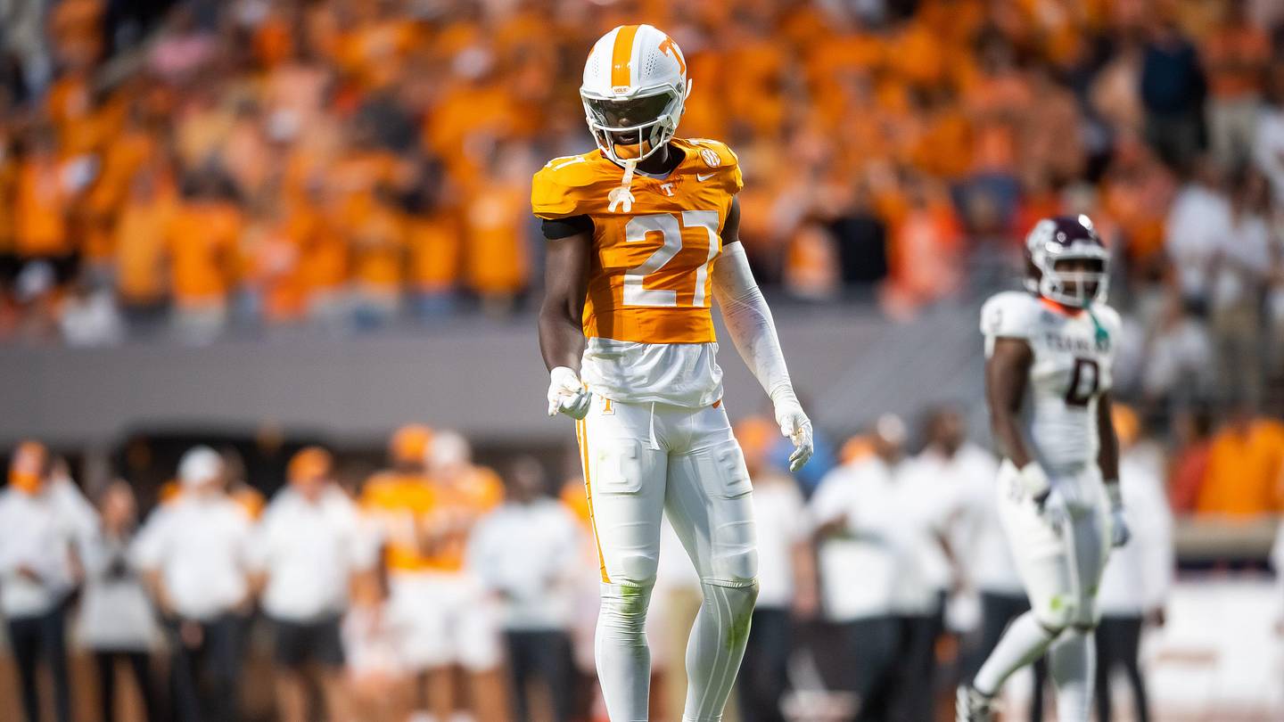 Titans Take Tennessee DL in '25 Mock Draft - Vimarsana News