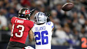 Dallas Cowboys cornerback DaRon Bland defends a pass against Tampa Bay Buccaneers wide receiver Mike Evans 