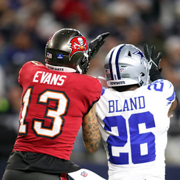 Dallas Cowboys cornerback DaRon Bland defends a pass against Tampa Bay Buccaneers wide receiver Mike Evans 