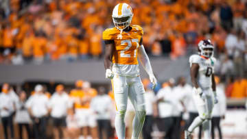 Tennessee defensive lineman James Pearce Jr. (27)