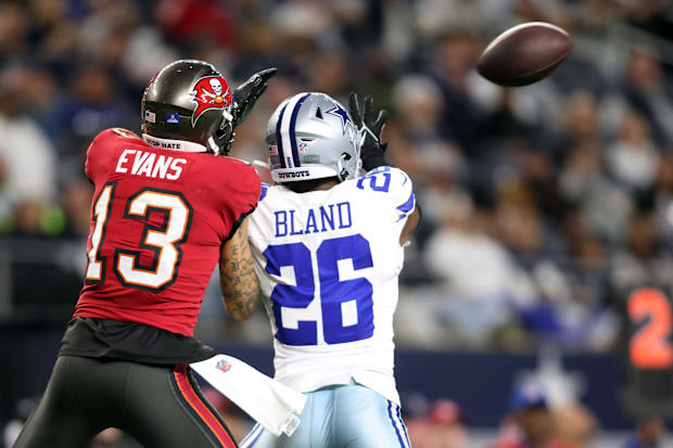 Dallas Cowboys cornerback DaRon Bland defends a pass against Tampa Bay Buccaneers wide receiver Mike Evans.