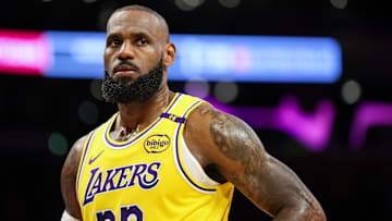 New York Knicks v Los Angeles Lakers