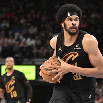 Mar 14, 2025; Memphis, Tennessee, USA; Cleveland Cavaliers center Jarrett Allen (31) drives to the basket in the 3rd quarter of the Cleveland Cavaliers vs. Memphis Grizzlies game at FedExForum. Mandatory Credit: Matthew Smith-Imagn Images