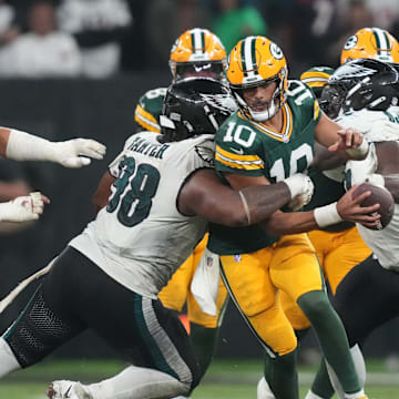 Green Bay Packers quarterback Jordan Love (10) is pressured by Philadelphia Eagles defensive tackle Jalen Carter (98) during the second half at Neo Quimica Arena in Brazil.