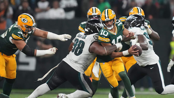 Green Bay Packers quarterback Jordan Love (10) is pressured by Philadelphia Eagles defensive tackle Jalen Carter (98) during the second half at Neo Quimica Arena in Brazil.